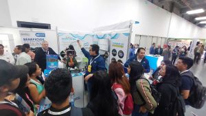 Representantes de Grupo Testek en la Expo Conference Oil & Power 2023 Ecuador